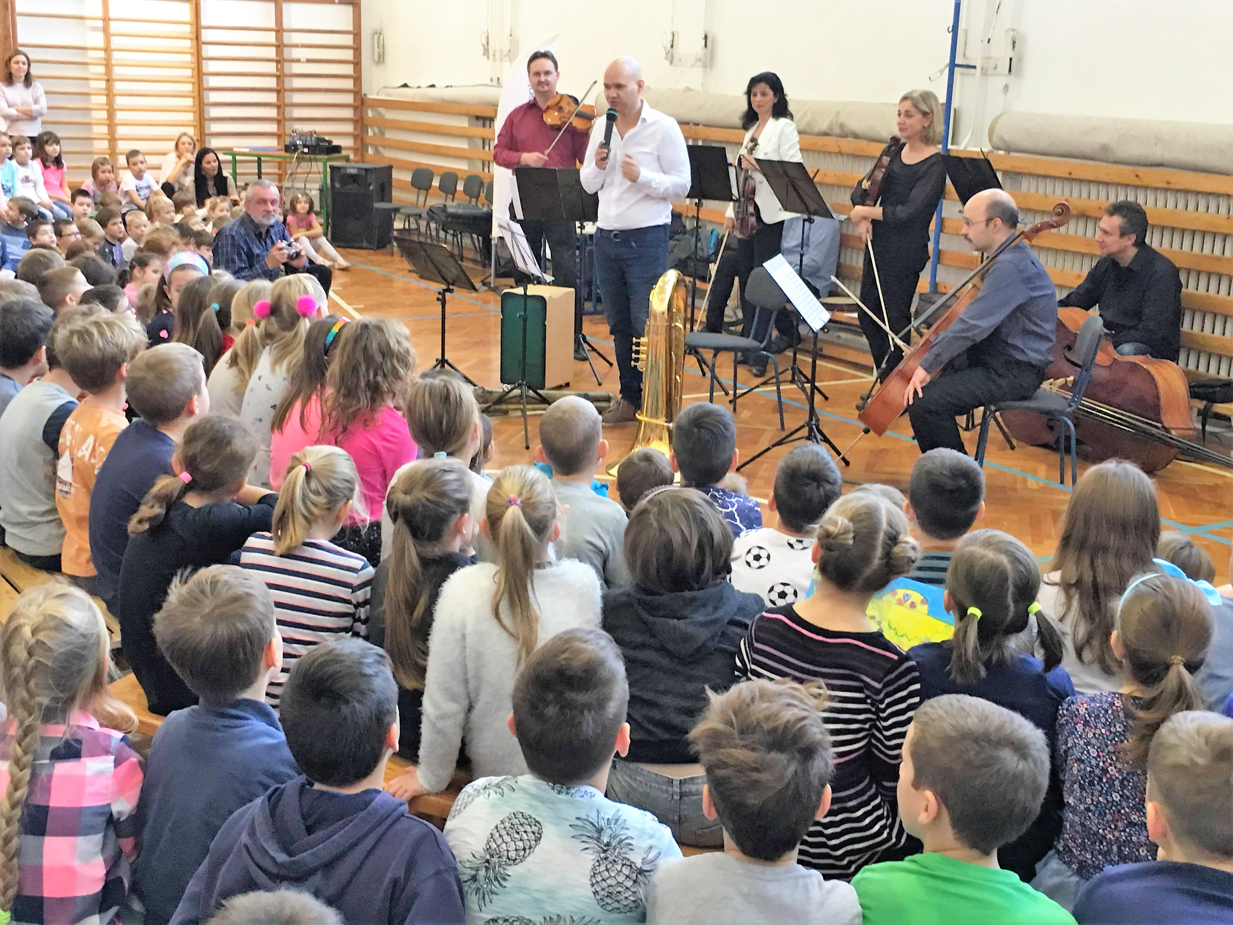 A Magyar Nemzeti Filharmonikusok művészeiből alakult kamarazenekar két hangversenyt adott iskolánkban. .